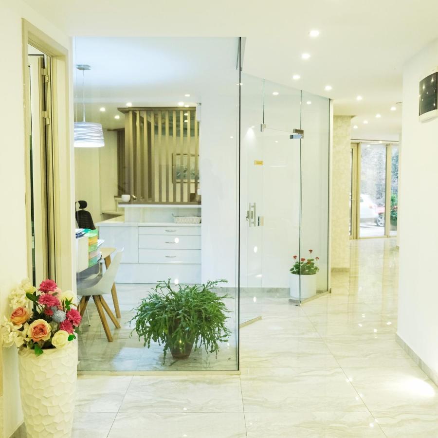 Aura Time Apartments Rafailovici Luaran gambar