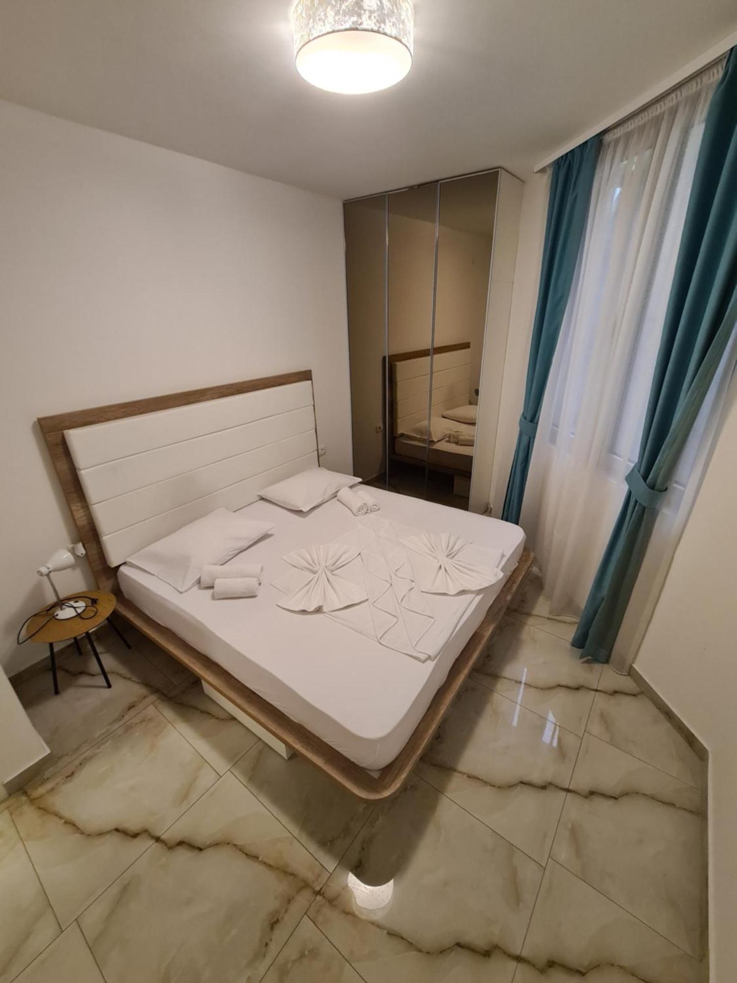 Aura Time Apartments Rafailovici Bilik gambar
